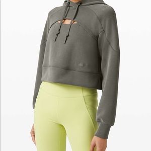 Lululemon get centered crop hoodie NWT